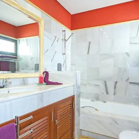 Playa Blanca Sleeps 6 Air Con Wifi *