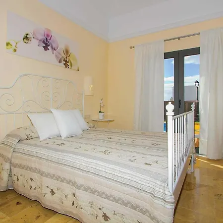 Playa Blanca Sleeps 6 Air Con Wifi