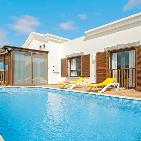 Playa Blanca Sleeps 6 Air Con Wifi ヴィラ *